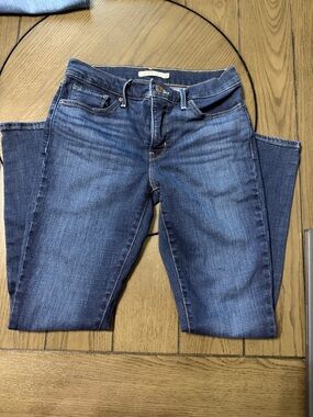 Levi’s Blue 311 Shaping Skinny Women's Stretch Denim Jeans! Like New! Size 28!